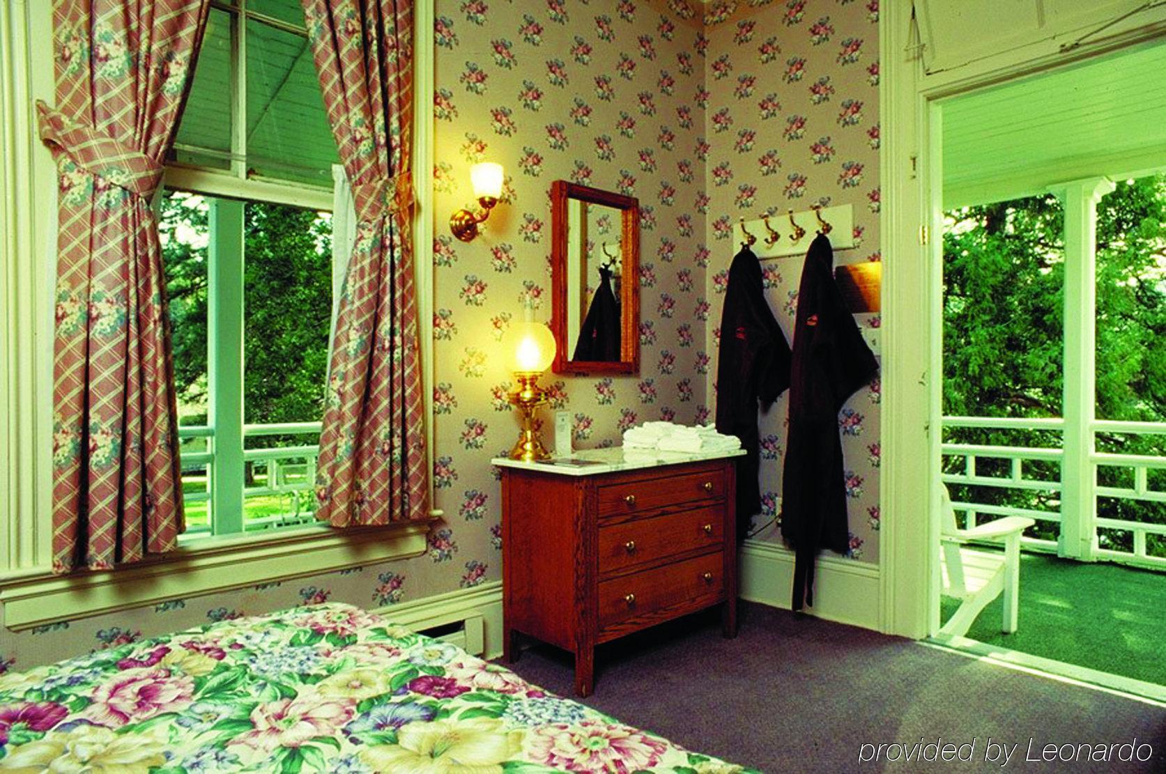 Wawona Hotel Room photo